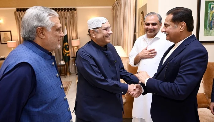 Dar-led diplomacy cools tempers after PML-N, PPP agree to truce after weeks of sniping