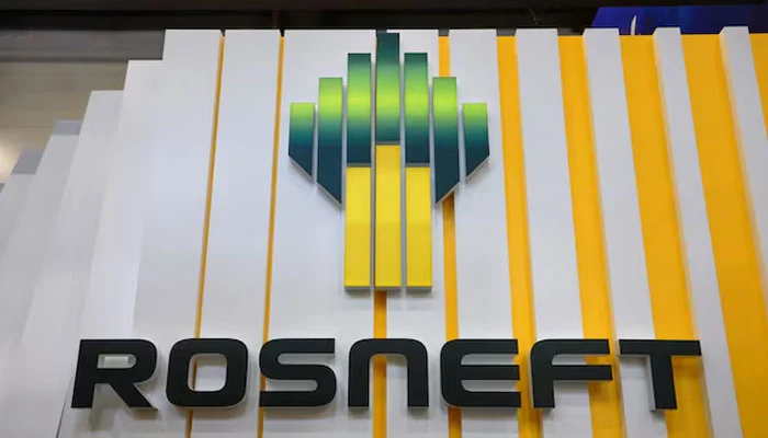 US president mounts pressure on Putin, slaps sanctions on top Russian oil firms; EU bans LNG