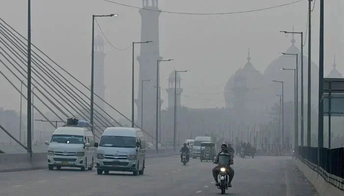 Lahore again tops global pollution chart amid worsening smog