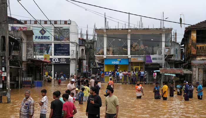 Sri Lanka cyclone deaths rise to 159, major flood hits capital