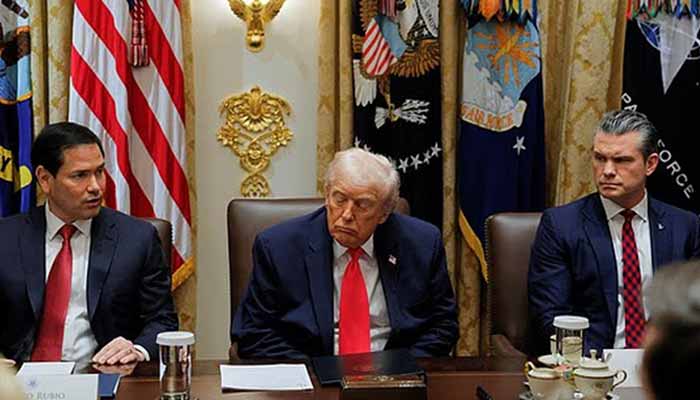 WATCH: Trump ‘struggles to stay awake’ during cabinet meeting