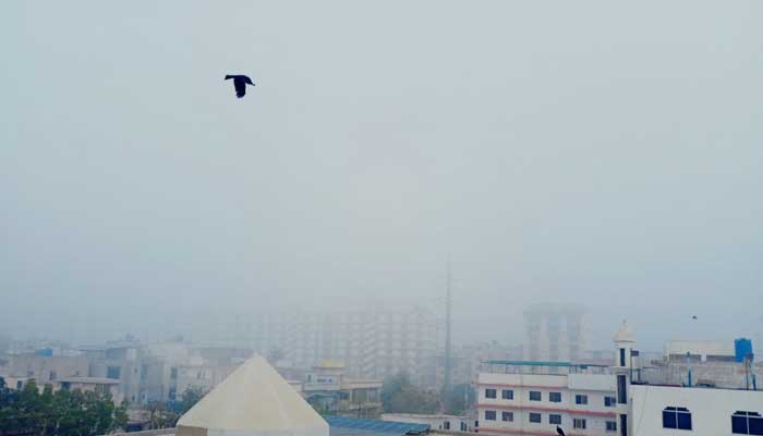 Dense fog over Karachi reduces visibility, disrupts flight operations