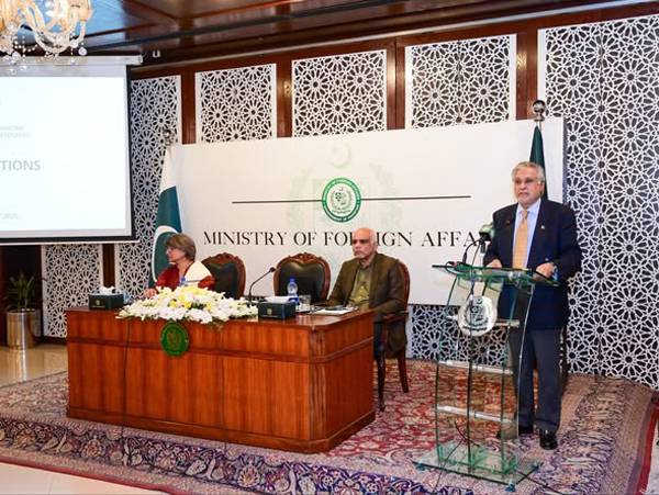India weaponizing water, undermining peace in South Asia: Dar