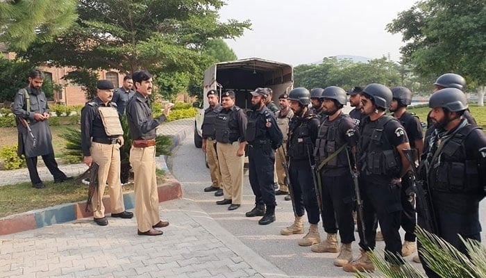 Four policemen martyred in two KP gun attacks