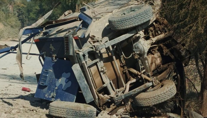 At lease six policemen martyred in IED attack on police vehicle in KP’s Tank