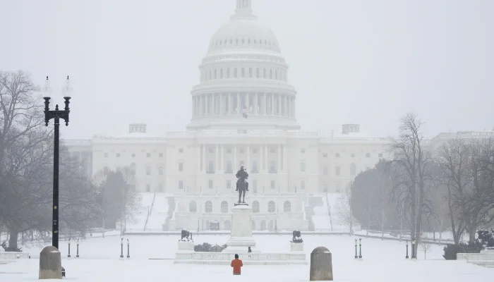 Historic winter storm kills at least 10 across US