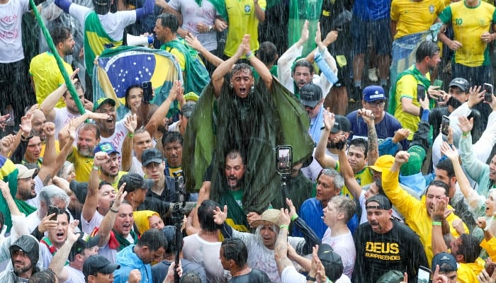 Lightning strike injures almost 100 at rally for Brazil’s former president