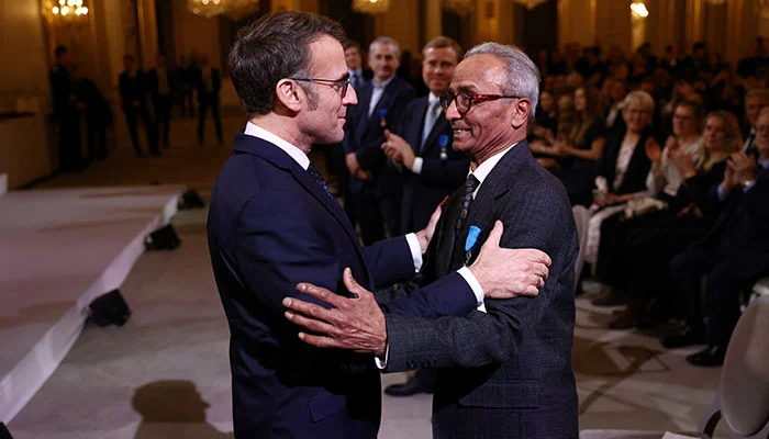 Read all about it! Macron gives honour to last newspaper hawker in Paris