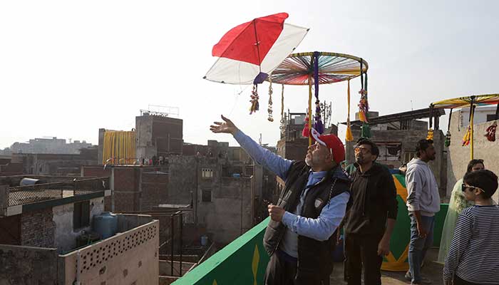 Lahoris take to roofs to make most of third and final day of Basant
