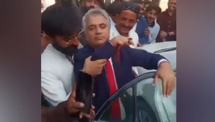 Sindh University Dadu campus official removed over viral ‘intoxicated’ videos