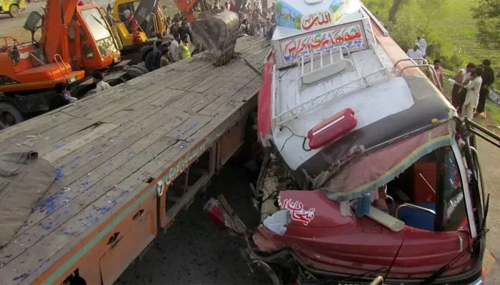 At least 11 killed, including driver and conductor, in Khairpur bus crash