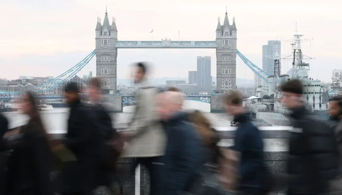 Rising UK youth unemployment tests govt over wage pledge