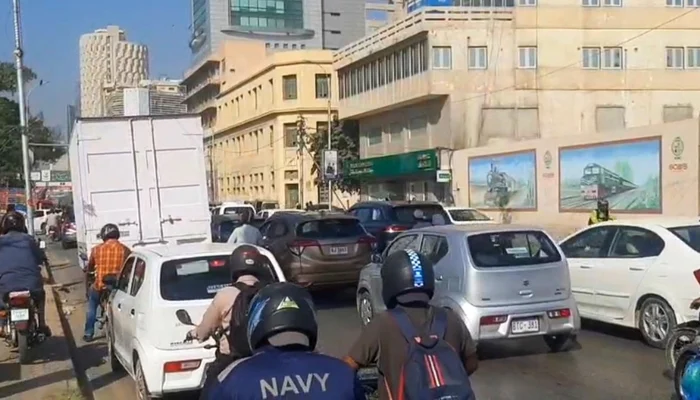 Severe traffic congestion hits Karachi’s II Chundrigar Road amid closures