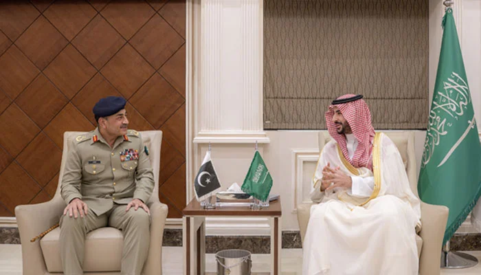 CDF Munir, Saudi defence minister discuss measures to halt Iranian attacks on kingdom