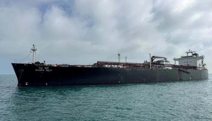 What cargo ships are passing Hormuz strait?