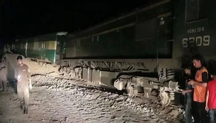 Tezgam derailment near Lodhran injures 25, leaves 8 critical as multiple bogies overturn