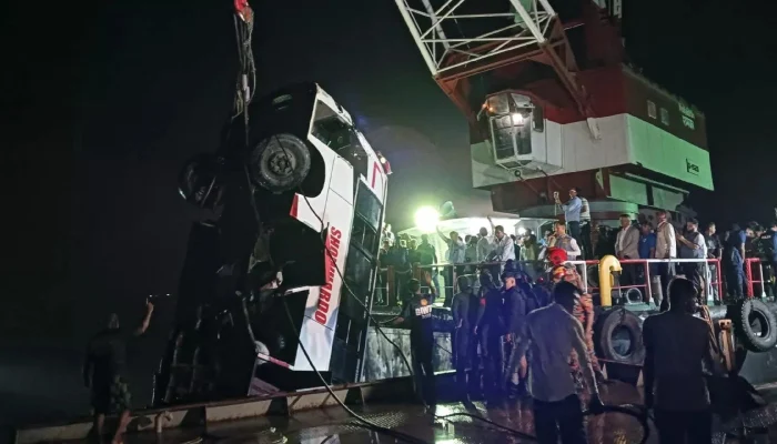 Bus falls into river while boarding ferry in Bangladesh, leaving 24 dead
