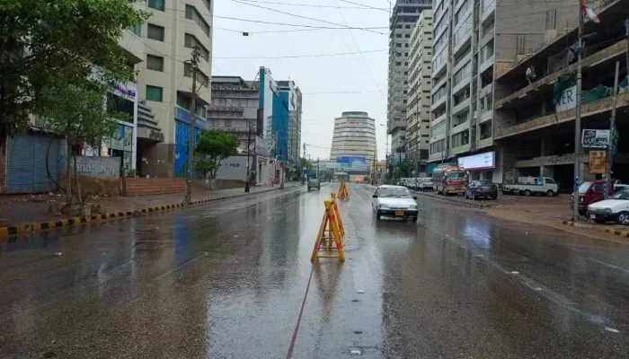 Rain, strong winds likely in Karachi from April 1