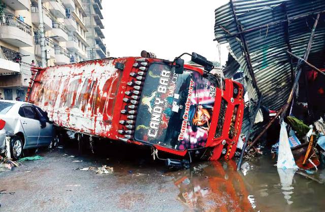 Flash floods in Nairobi kill 23, disrupt flights at major airport