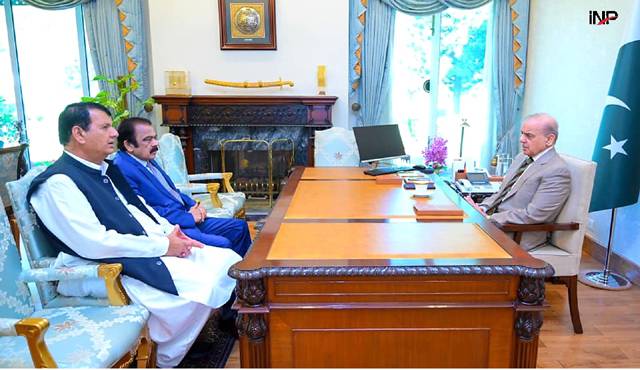 Federal ministers, Sindh governor meet PM, discuss political issues