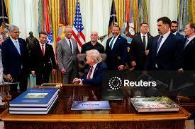 Trump meets top advisers as Iran reimposes Hormuz closure