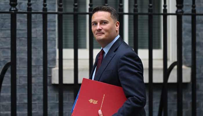 UK former minister confirms he will bid to replace PM Starmer