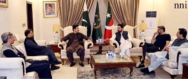 Meeting reviews prospects for establishing Aga Khan Hospital in Peshawar