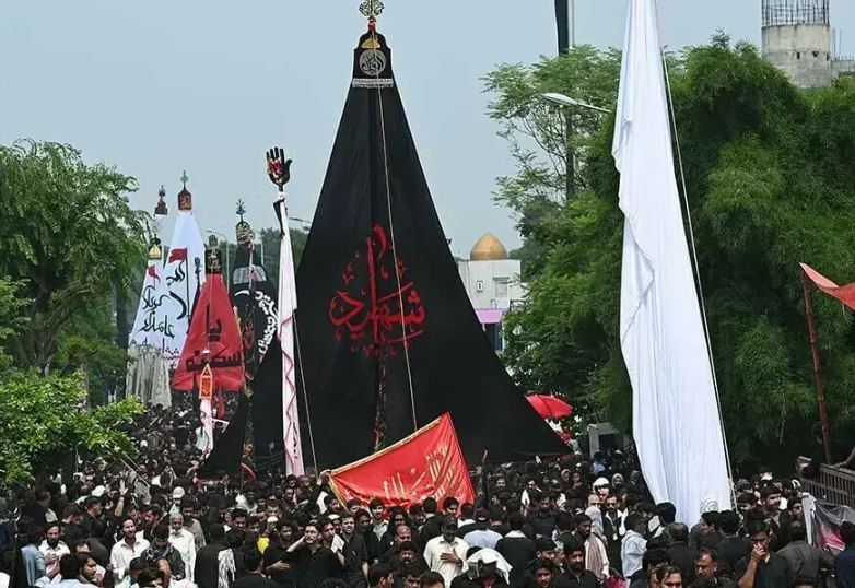 Youm-e-Ashur processions held nationwide under strict security