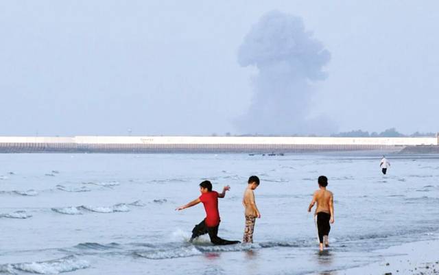 US-Iran battle intensifies over Hormuz control