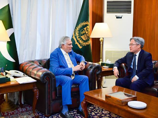 Chinese ambassador calls on Ishaq Dar, conveys I-Day greetings