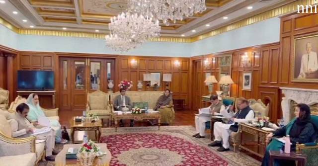 Nawaz discusses AJK Assembly reserved seats with party members