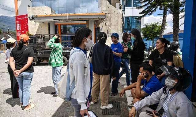 Thousands await aid after deadly Indonesian quake kills 53