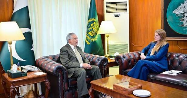 Dar, review bilateral relations in meeting with British HC, Turkish ambassador