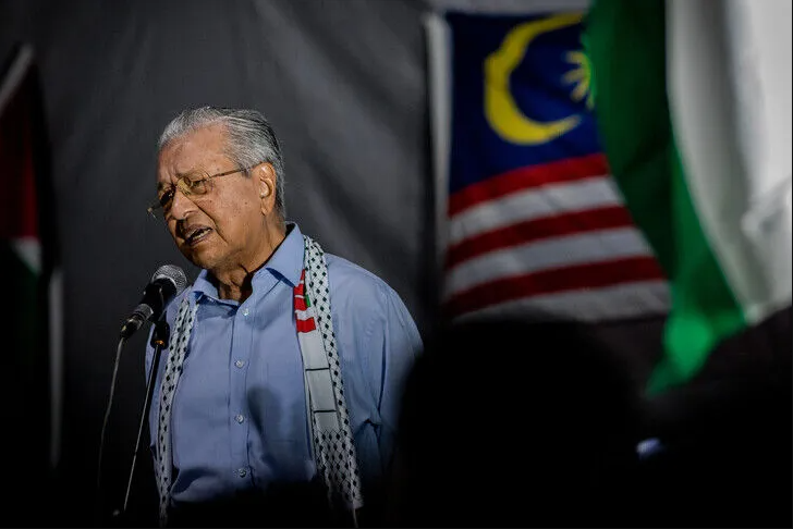 Former Malaysian Prime Minister Mahathir admitted to hospital following wife’s death