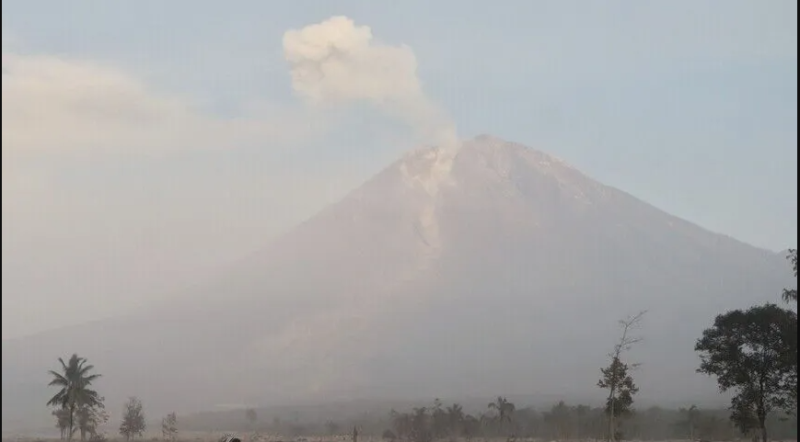 Indonesia’s Mount Semeru erupts 3 times, sends ash 1,000 meters above summit