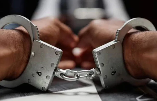 Karachi police officers booked over alleged fraud