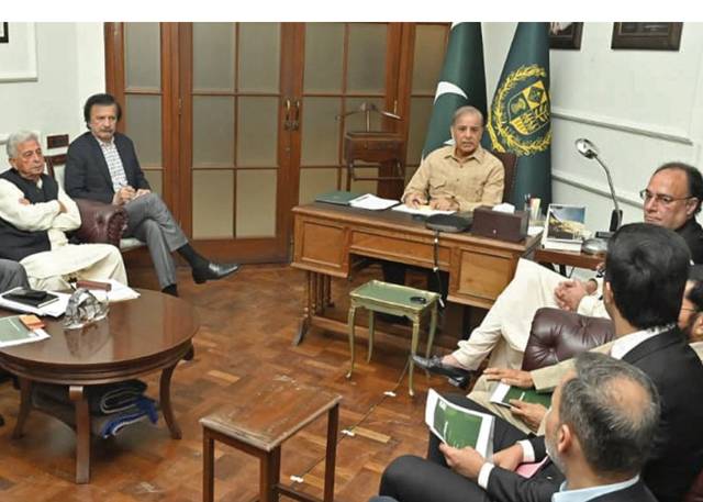 PM hails Rs3b export insurance to boost SMEs