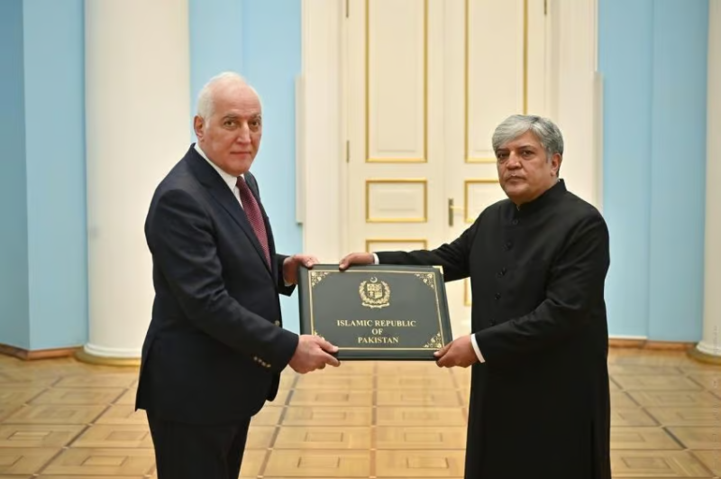 Pakistan’s first ambassador to Armenia presents credentials