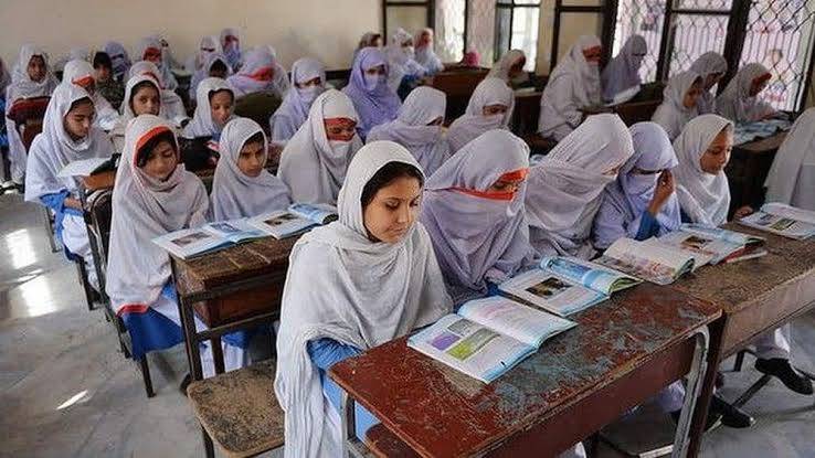 Show-cause notices for 41 Lahore schools over poor Grade 9 results
