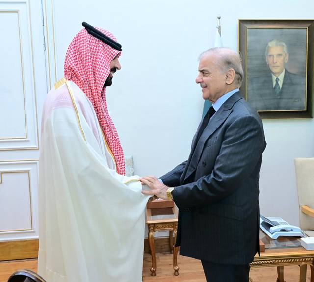 Pakistan stands shoulder to shoulder with Saudi Arabia, PM condemns Houthi attacks