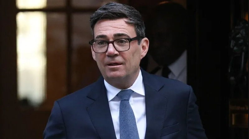 UK premier offers Scotland more regional powers, urges cooperation